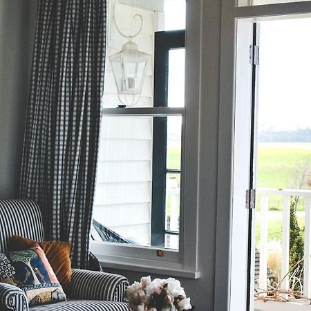 Te Kopura Lodge Martinborough Bagian luar foto