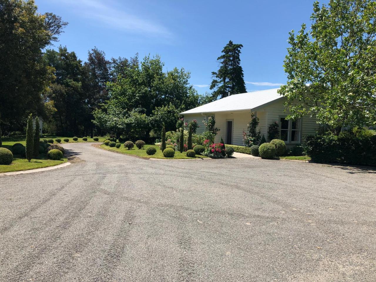 Te Kopura Lodge Martinborough Bagian luar foto