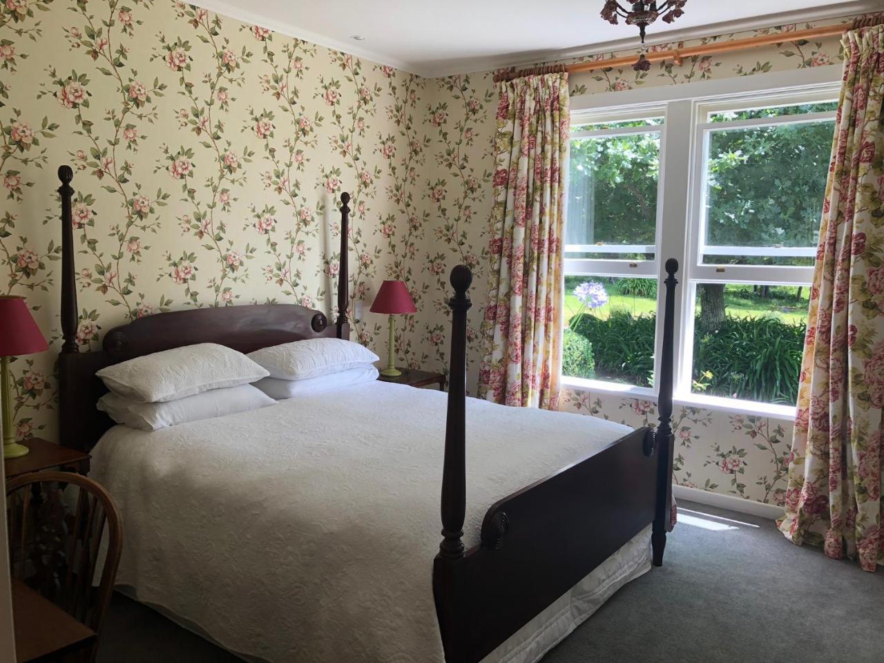 Te Kopura Lodge Martinborough Bagian luar foto