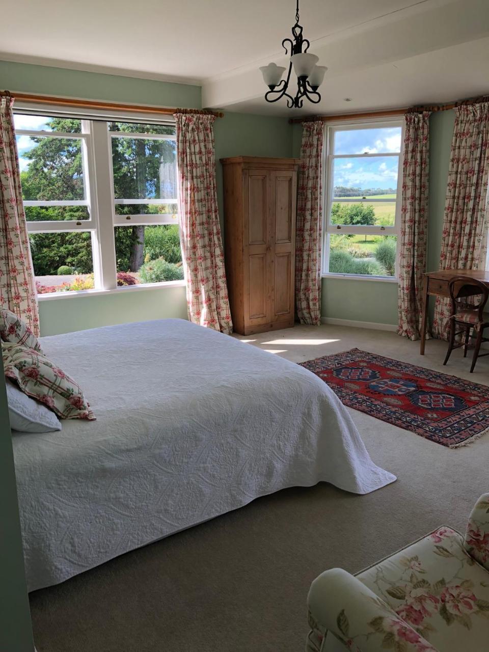 Te Kopura Lodge Martinborough Bagian luar foto