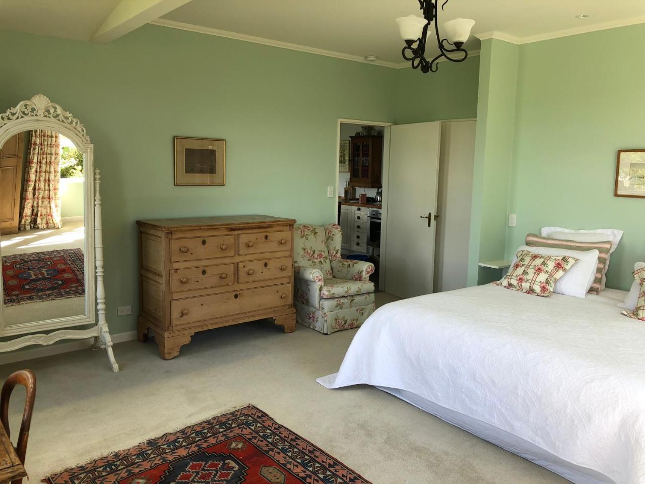 Te Kopura Lodge Martinborough Bagian luar foto