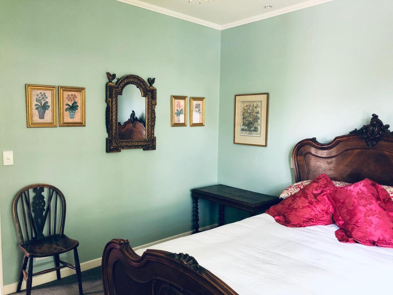 Te Kopura Lodge Martinborough Bagian luar foto
